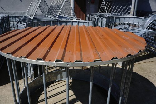 Juh körbála etető tetővel horganyzott kivitelben - átmérő: 140 cm