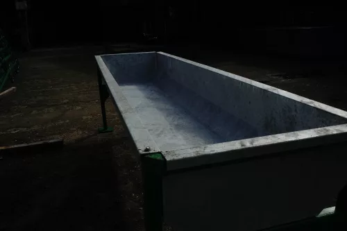 Tűzihorganyzott szarvasmarha etető és itató vályú - 100x30x60 cm