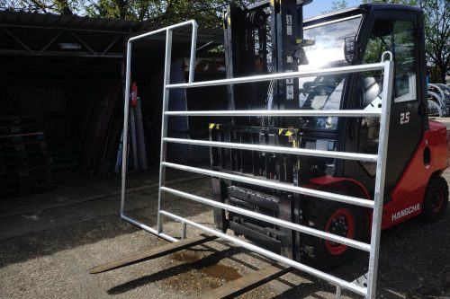 Szarvasmarha folyosó kezdő karám, karámelem, hosszúság: 3050 mm magasság: 2200 mm, tüzihorganyzott