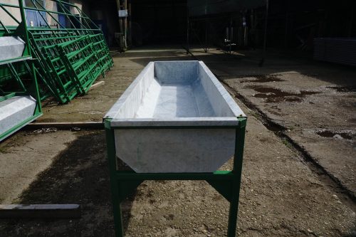 Tűzihorganyzott Szarvasmarha Etető és Itató Vályú - 300x30x60 