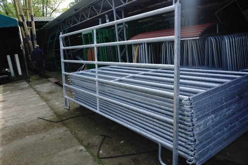 Szarvasmarha karámelem 366 m hosszú, tüzihorganyzott