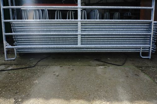 Szarvasmarha karámelem 366 m hosszú, tüzihorganyzott