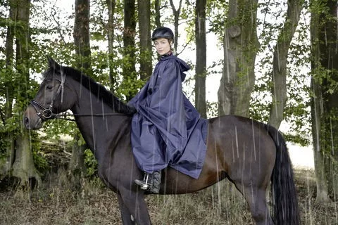 Poncsó esőkabát, felnőtt egy méret