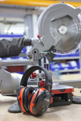 Fülvédő Bluetooth-al