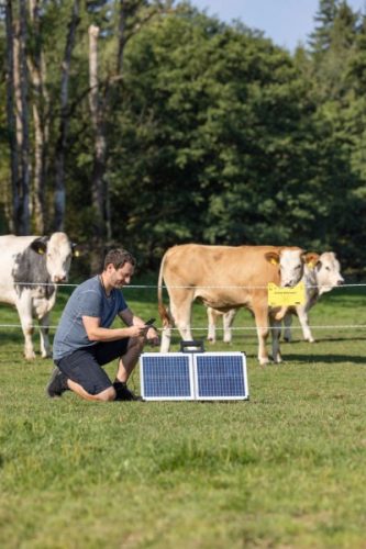 AKO SunPower S2400 Smart 12V-os villanypásztorkészülék, napelemes készülék