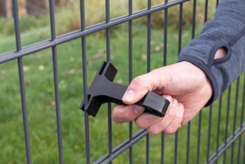Szigetelő fémkerítésre rögzíthető 10 db/cs